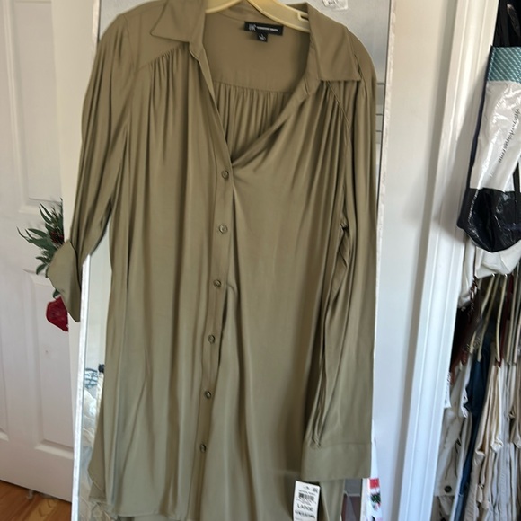 Woman’s Dress Blouse NWT - Picture 1 of 4